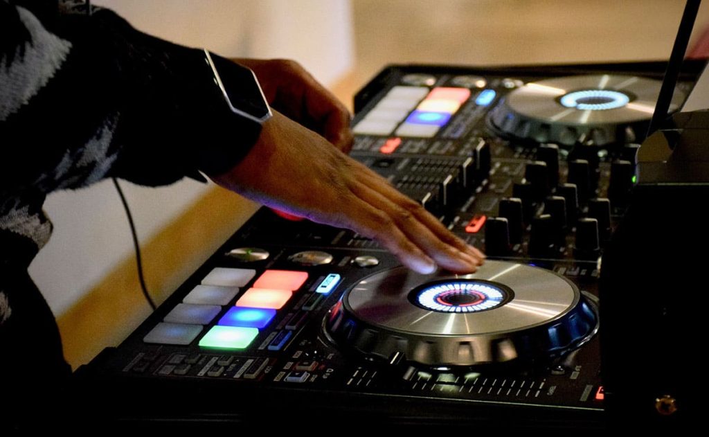 How to become a DJ: Everything you need to know and Benefits