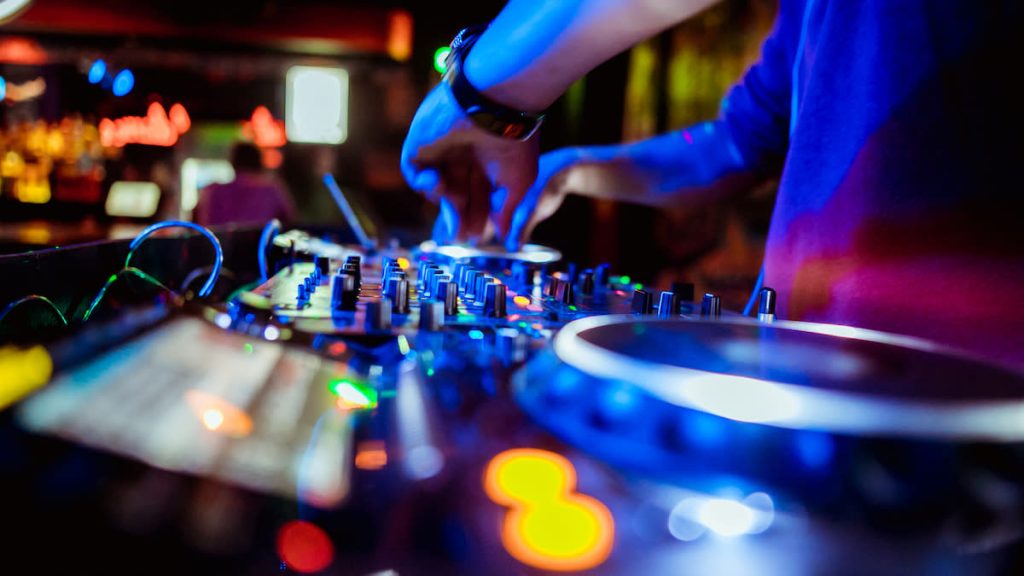 How to become a DJ: Everything you need to know and Benefits