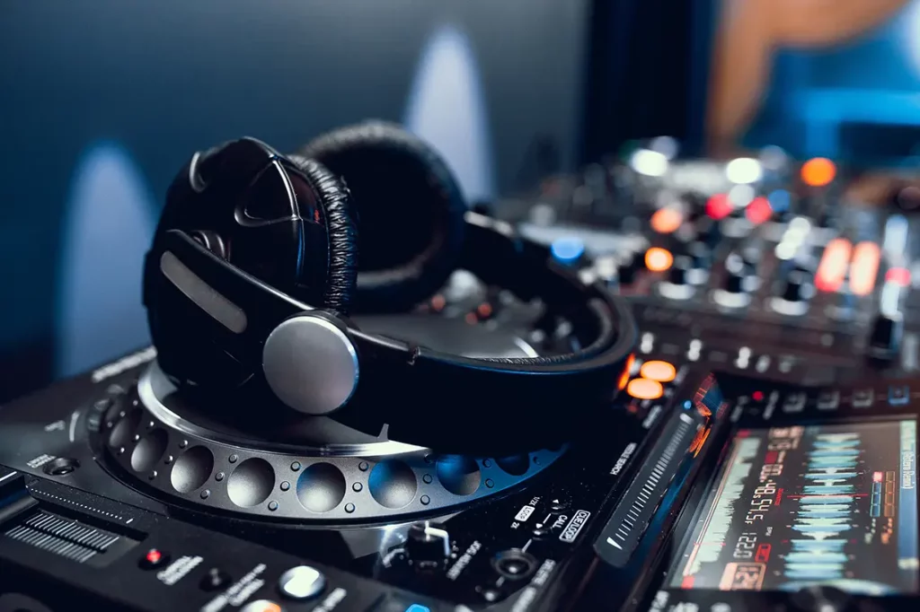 How to become a DJ: Everything you need to know and Benefits